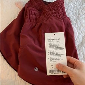 Lululemon choose a side short 3” (cassis/Chianti)